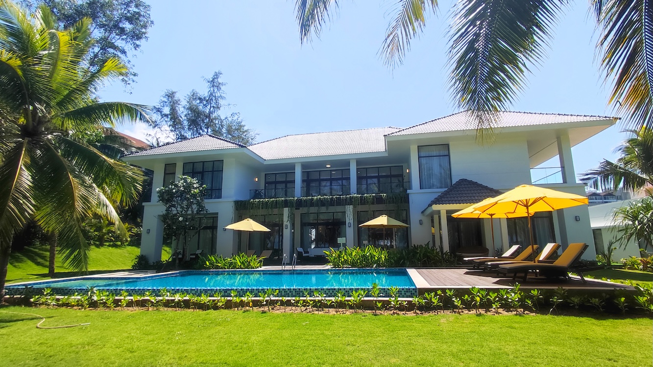 6-Bedroom Beachfront President Villa