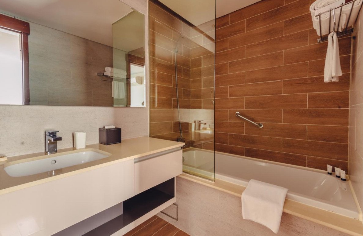 Two-Bedroom Signature - Bathroom