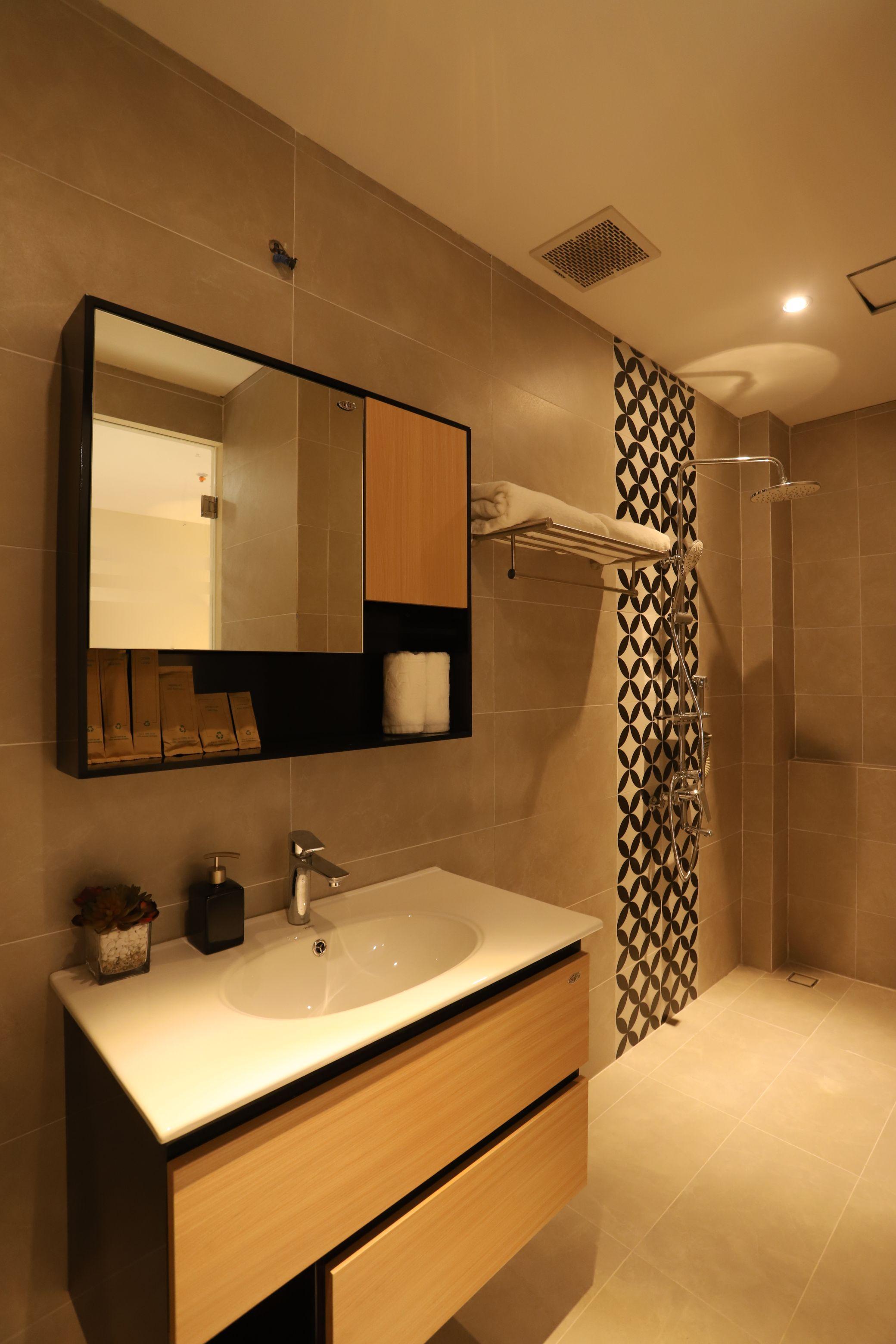 Studio - Bathroom