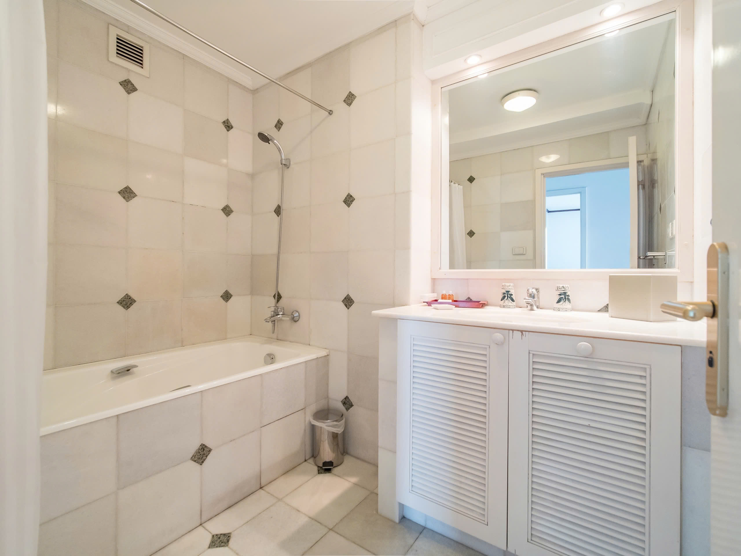 Four-Bedroom - Bathroom