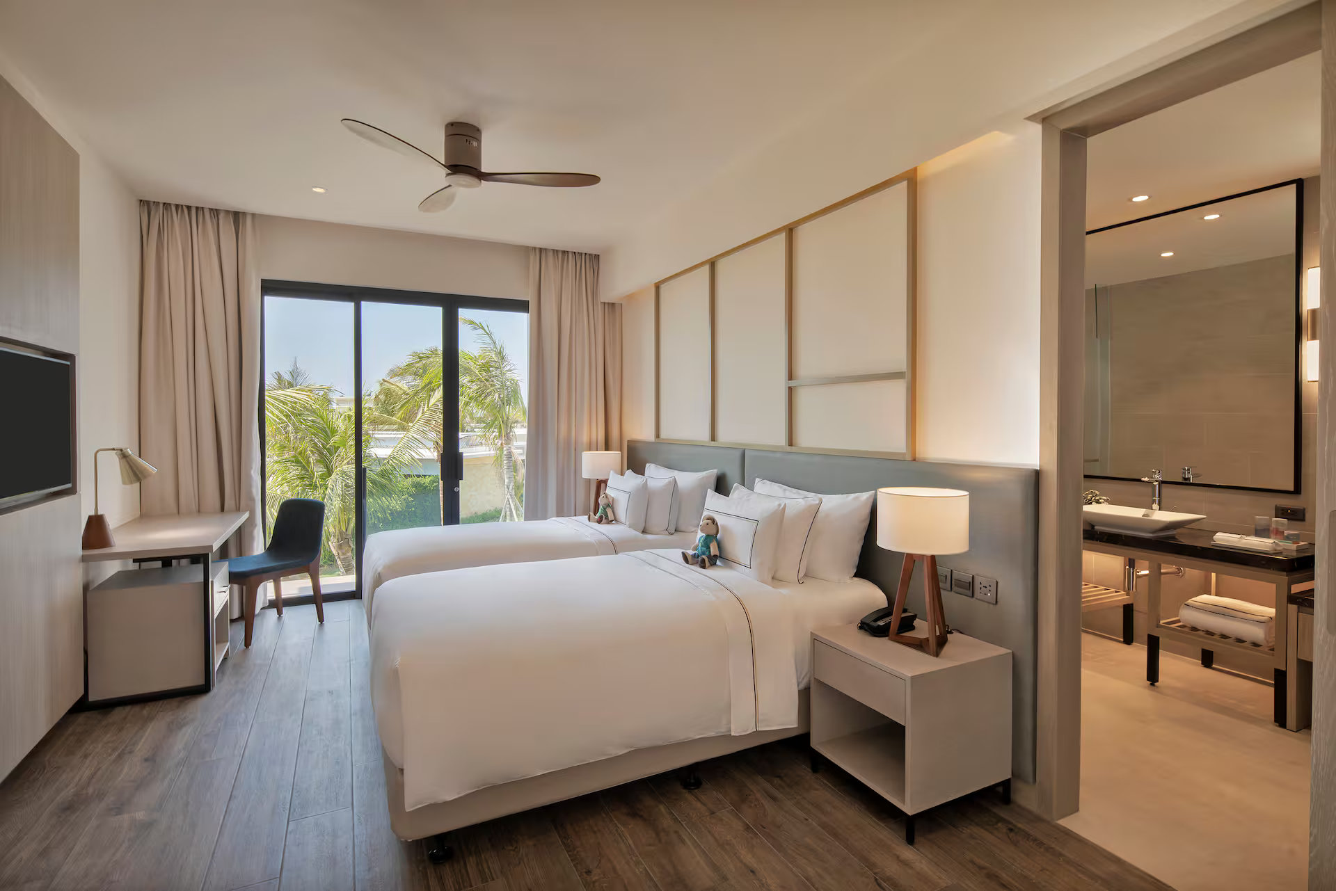 The Level 3-Bedroom Lakefront Pool Villa