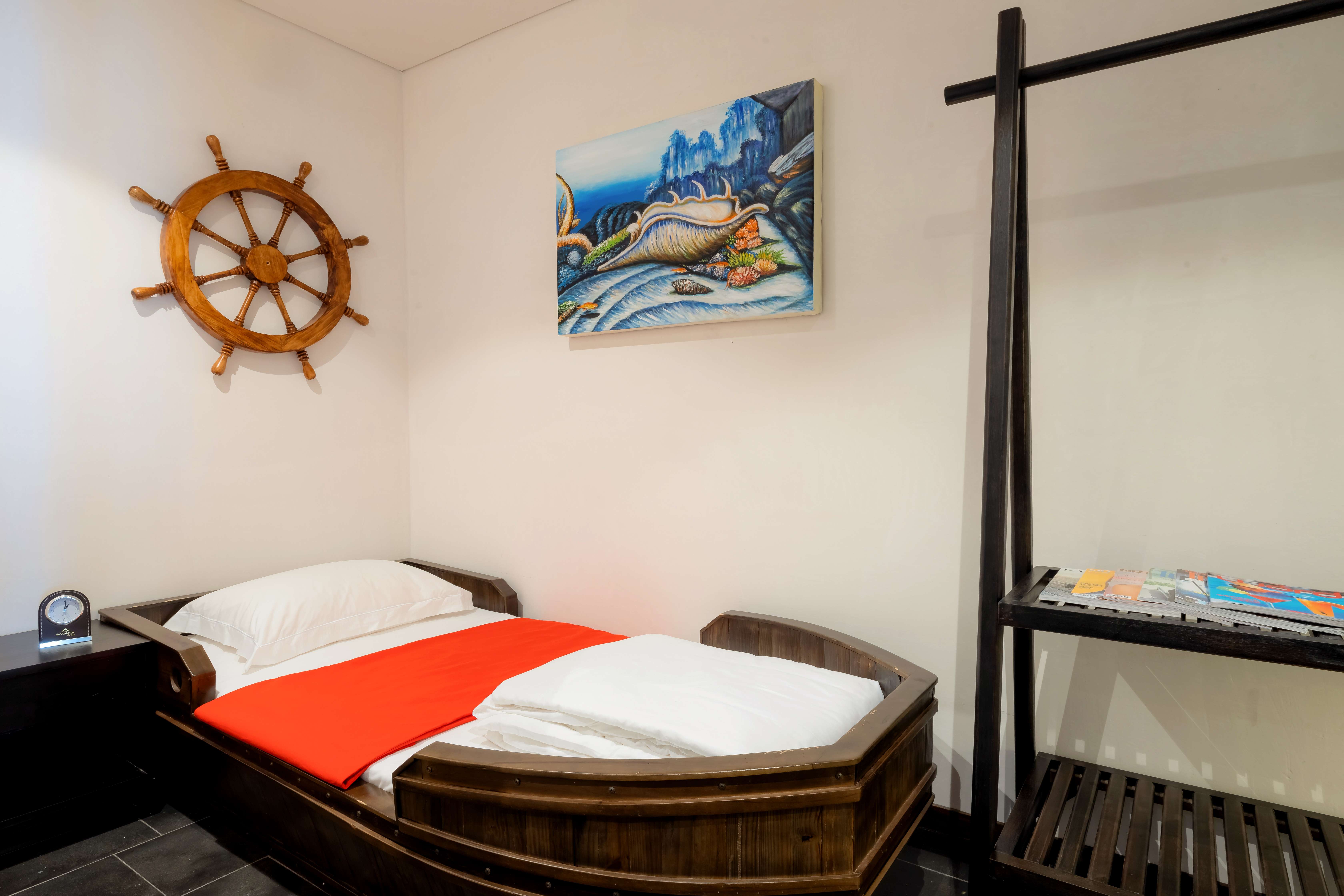 Deluxe King Room Garden View With Children Themed Room