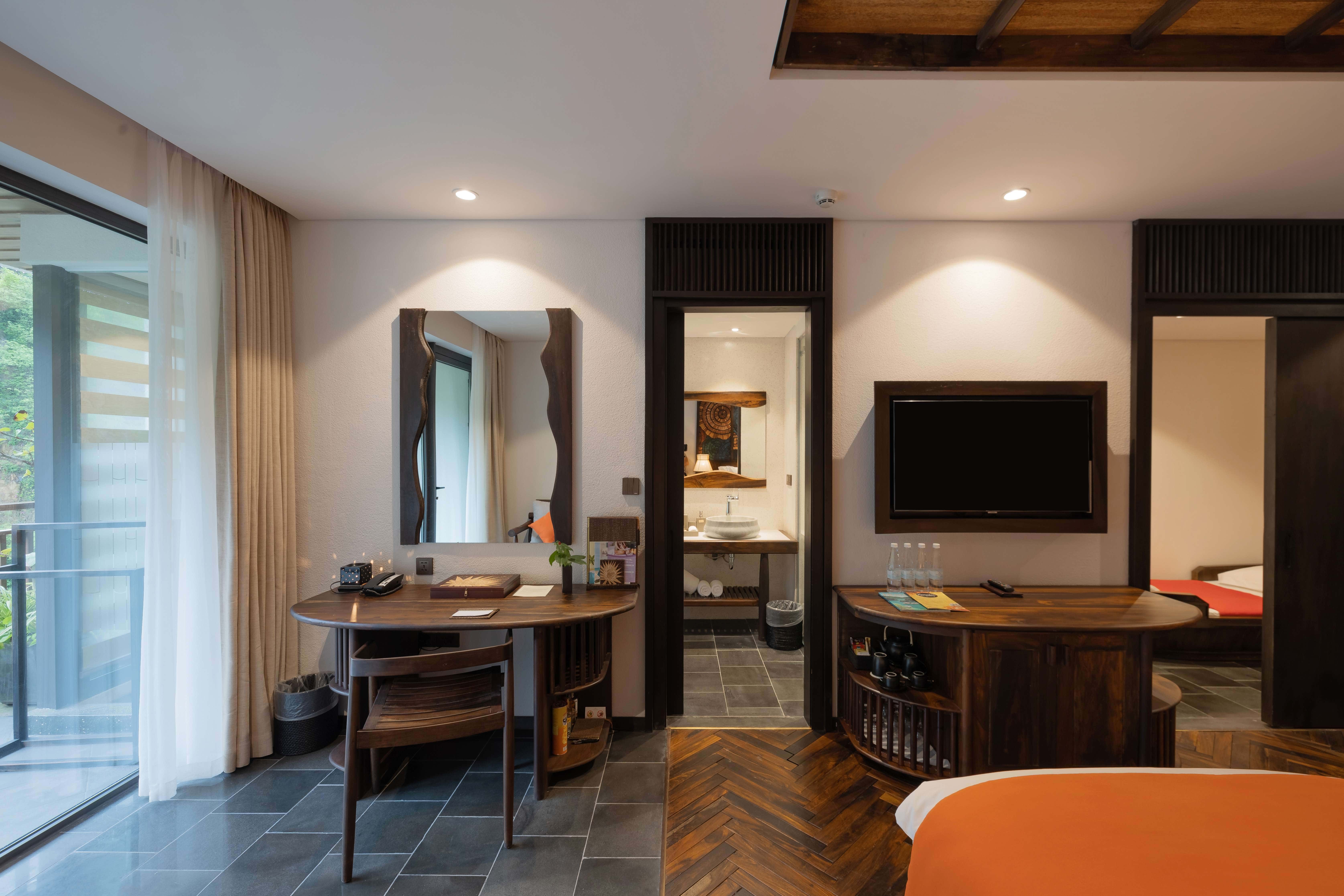 Deluxe King Room Garden View With Children Themed Room