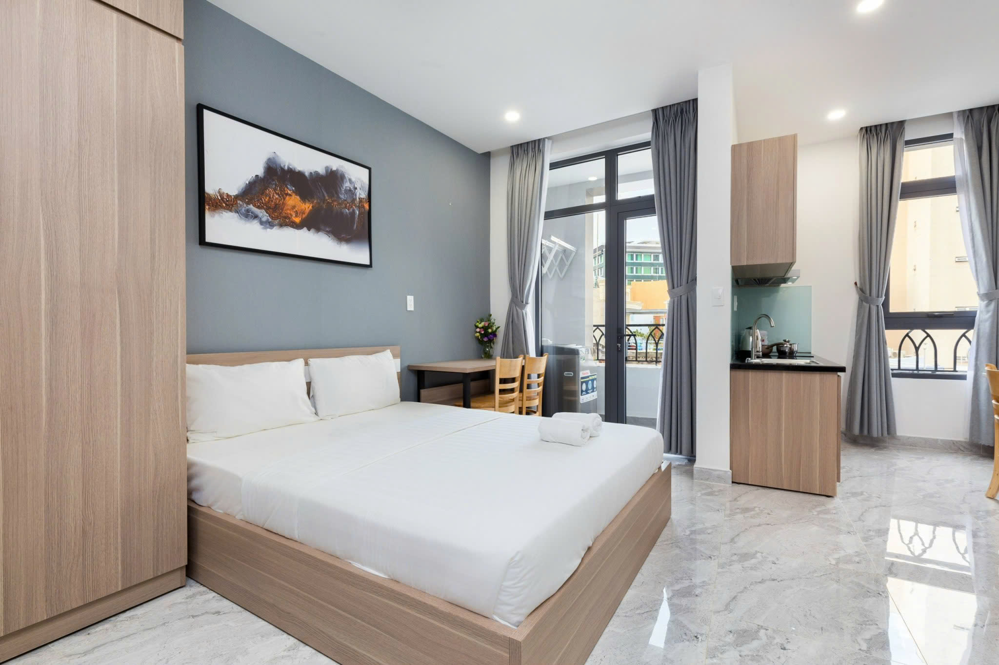 Standard Studio Cột 04