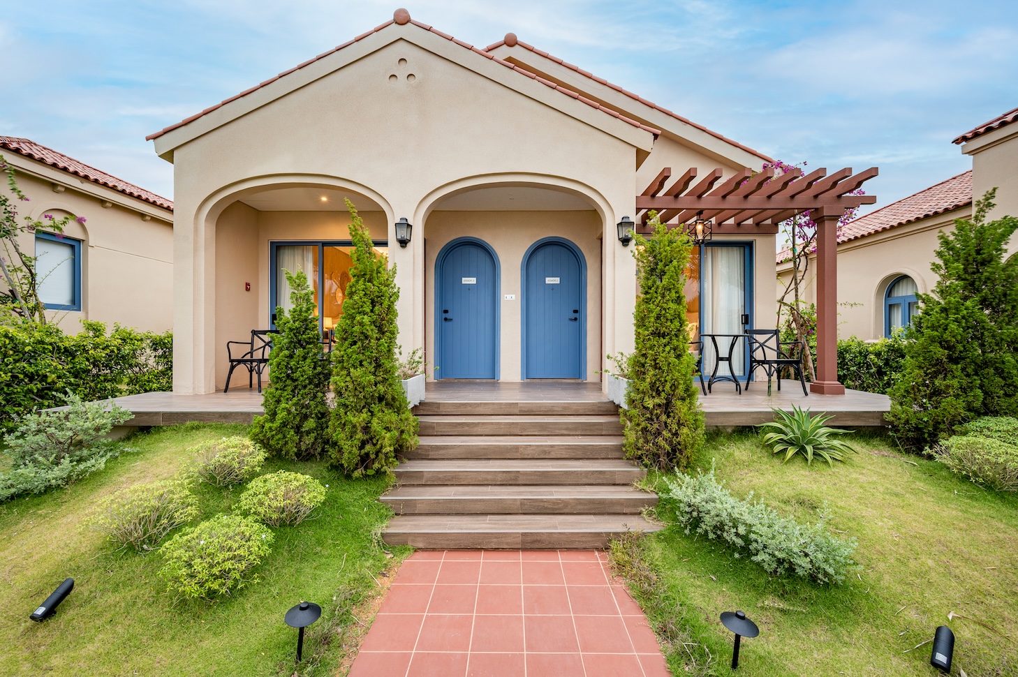 Deluxe/ Premium Deluxe