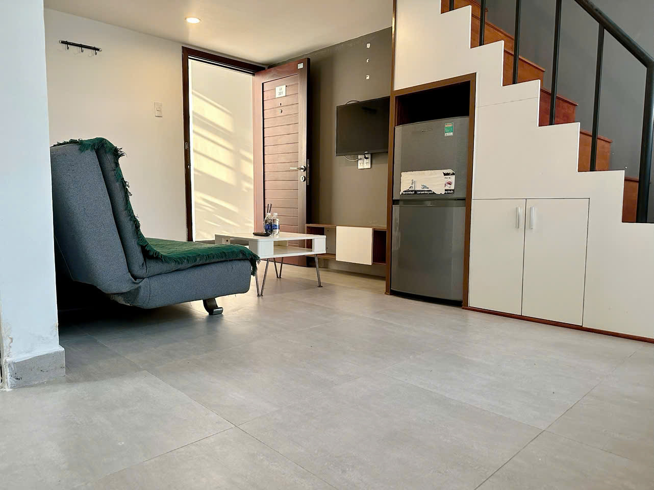 Studio with window_ 312