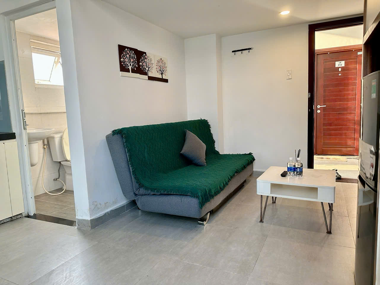 Studio with window_ 312