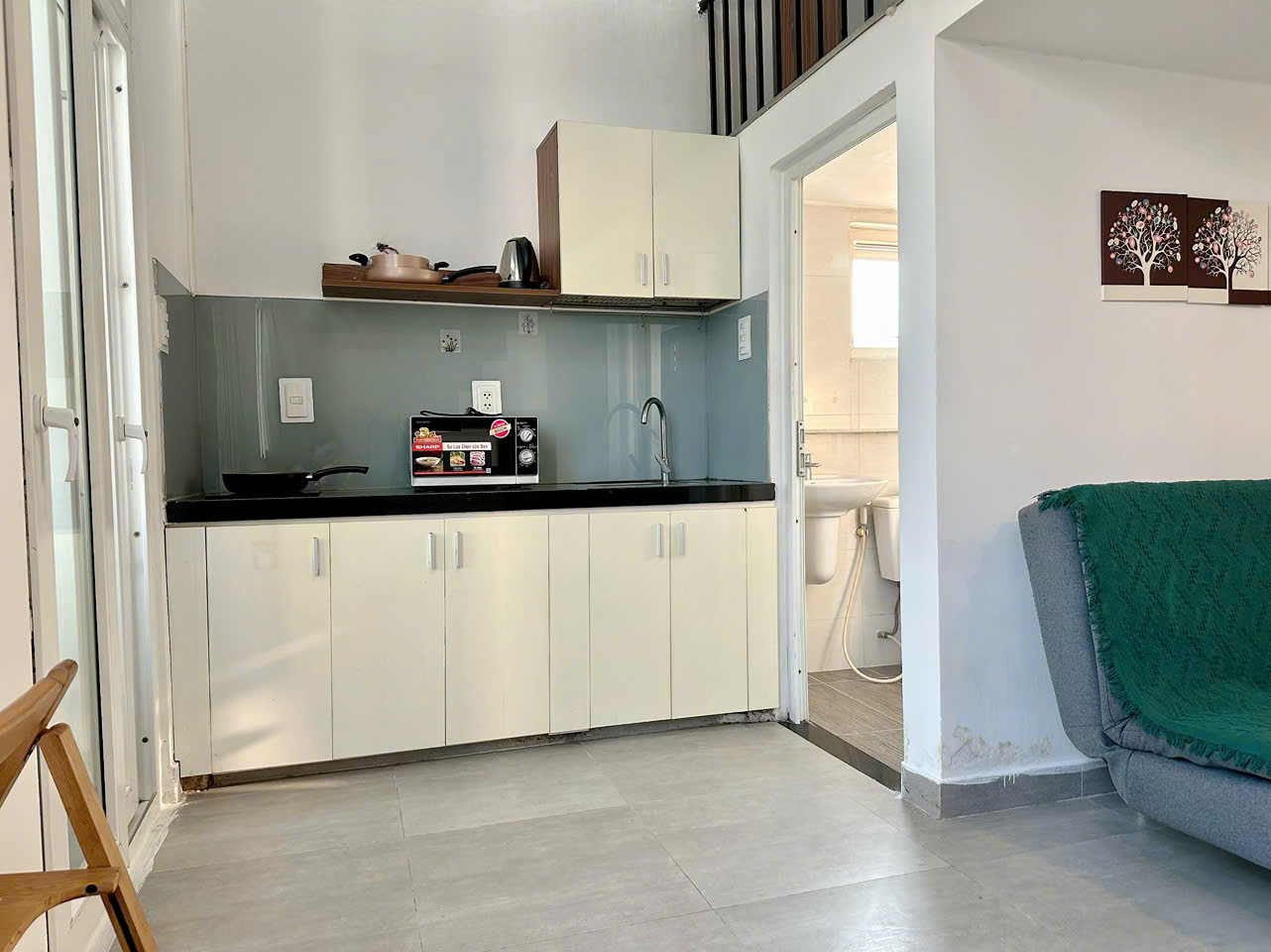 Studio with window_ 312