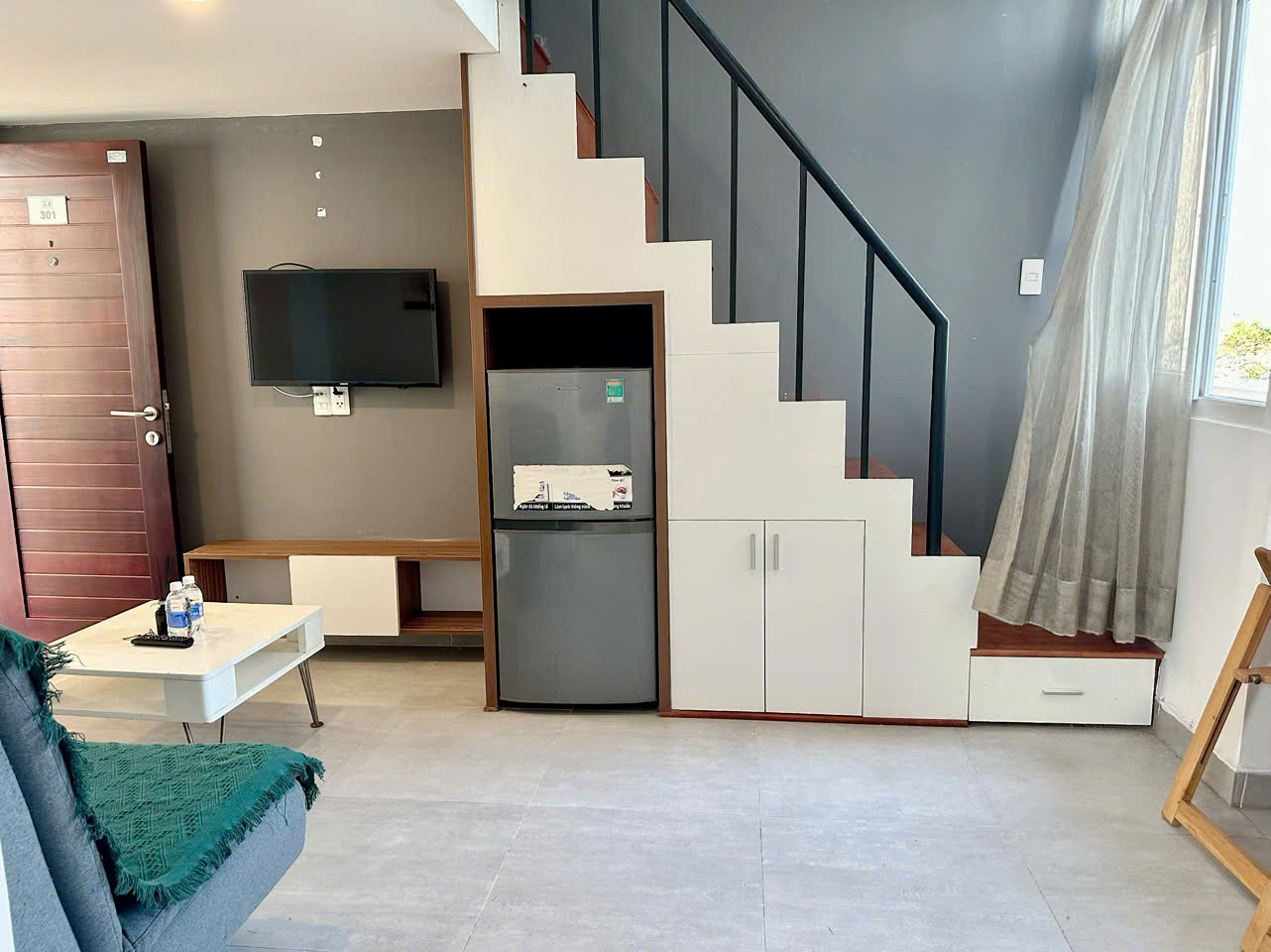 Studio with window_ 312